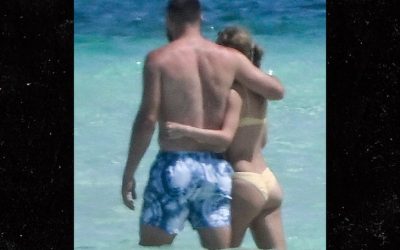Taylor Swift & Travis Kelce Pack on PDA Whereas Swimming Within the Bahamas