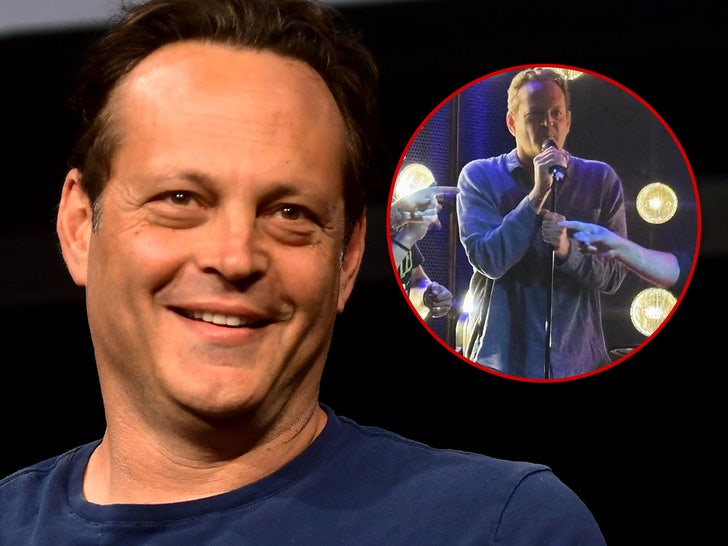 Vince Vaughn Takes Stage at Las Vegas Bar, Jams to Nation Songs