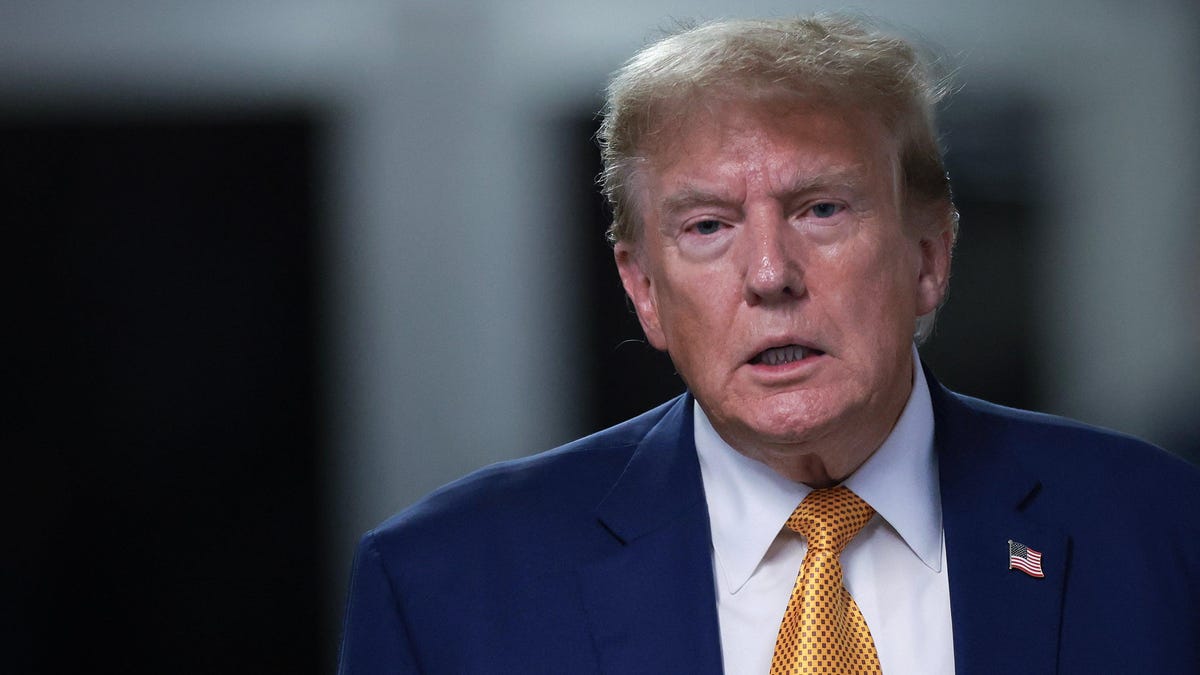 Trump Hosting Dinner at Mar-a-Lago for Rubes Who Bought His Mugshot NFTs