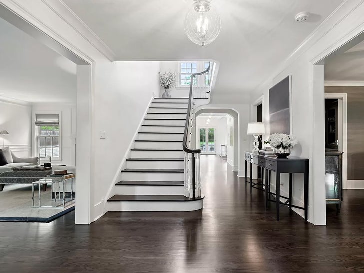 Legendary ‘Dwelling Alone’ Home in Illinois Hits Marketplace for .25M