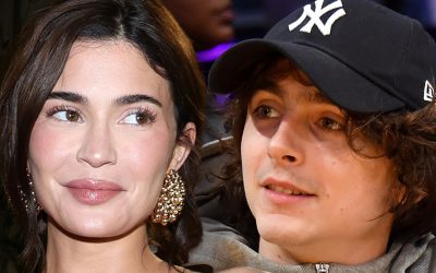 Kylie Jenner & Timothée Chalamet Keep Low Profile at Pizza Parlor, Tip Big