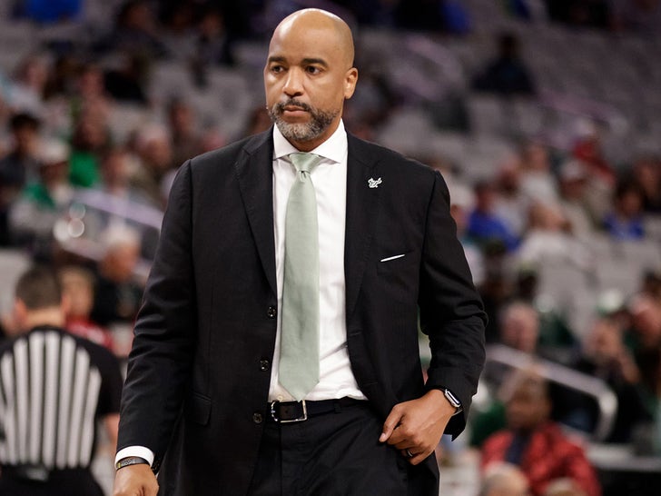 Univ. of South Florida Males’s Basketball Coach Amir Abdur-Rahim Useless At 43