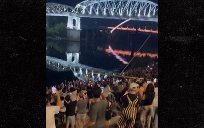 Vanderbilt Fans Rip Out Goalpost After Shocking Win Against Crimson Tide