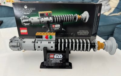 This Star Wars Lego Lightsaber Has a Kyber Crystal and I Love It