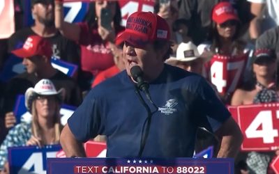 Dennis Quaid Stumps for Donald Trump in Coachella, ‘Time to Pick a Side’