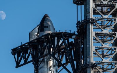 Watch SpaceX’s giant mech arms catch its falling booster during successful Starship test launch