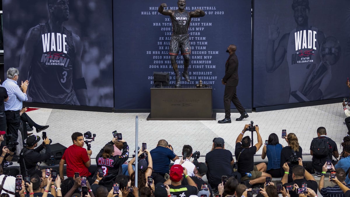 Dwyane Wade’s Miami statue has the internet in tears