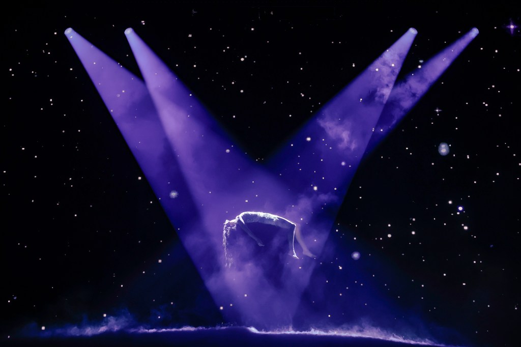 Kacey Musgraves Is Each Cool and Purple-Scorching in Discussion board Present: Live performance Overview