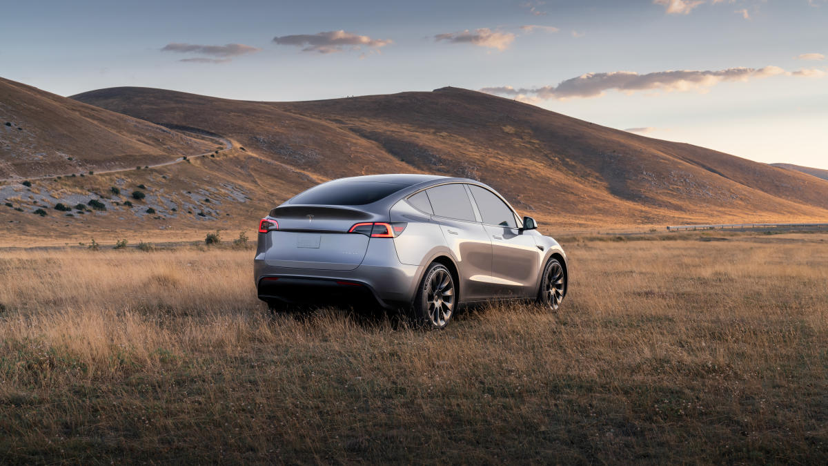 Tesla recalls nearly 700,000 vehicles for tire pressure issue