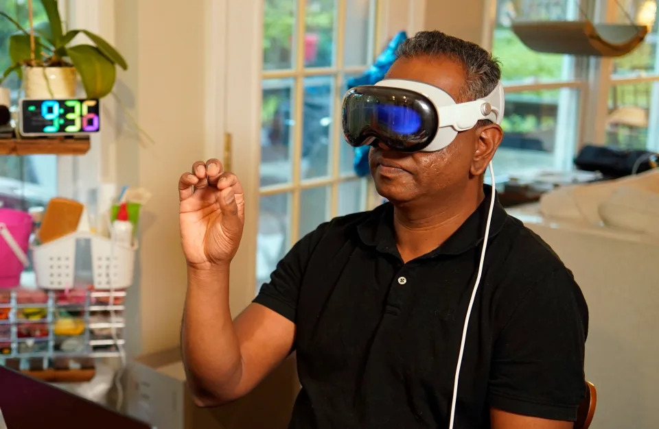 Apple Intelligence Coming to Vision Pro as Early as April