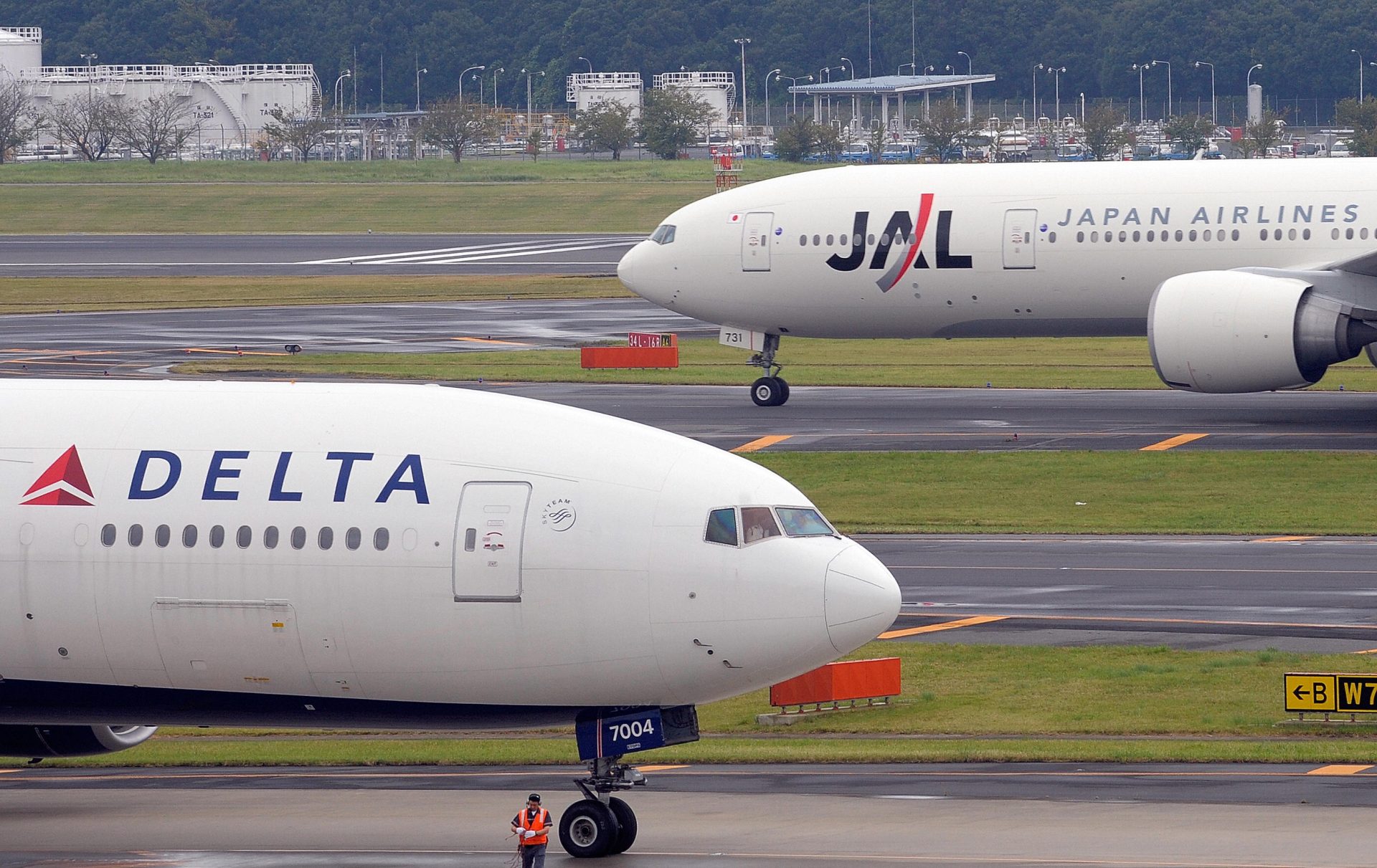 Two Planes Collide at Seattle-Tacoma International Airport