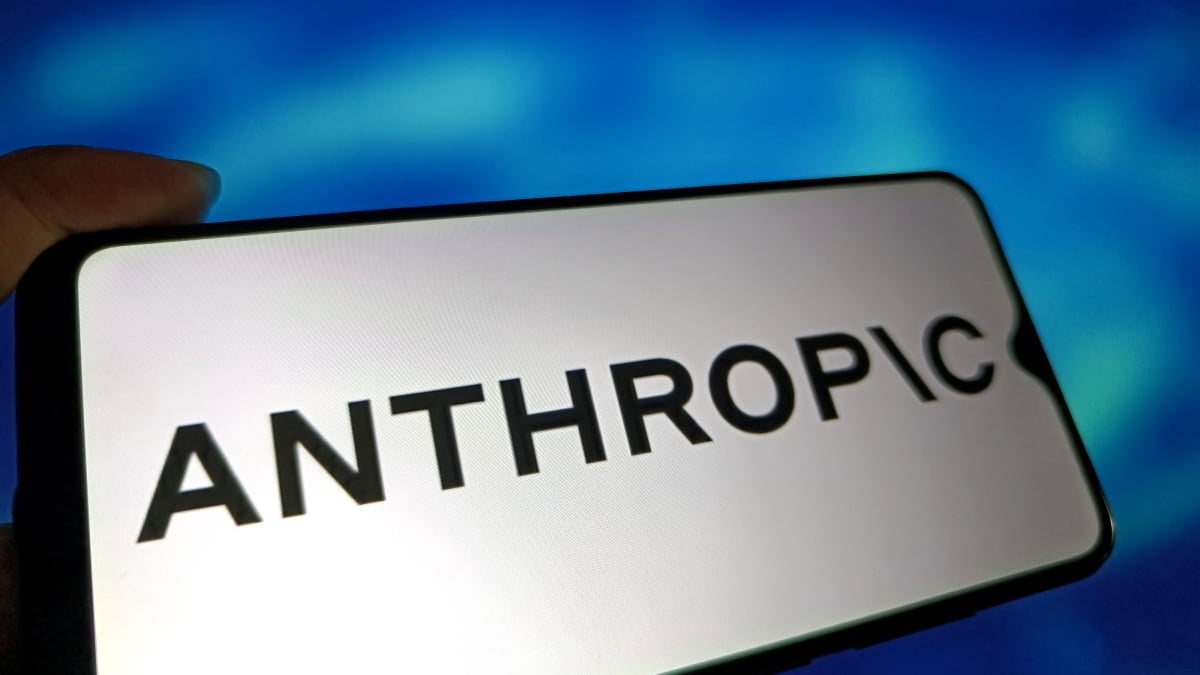 AI Will Eliminate Half of White Collar Jobs, Warns Anthropic CEO