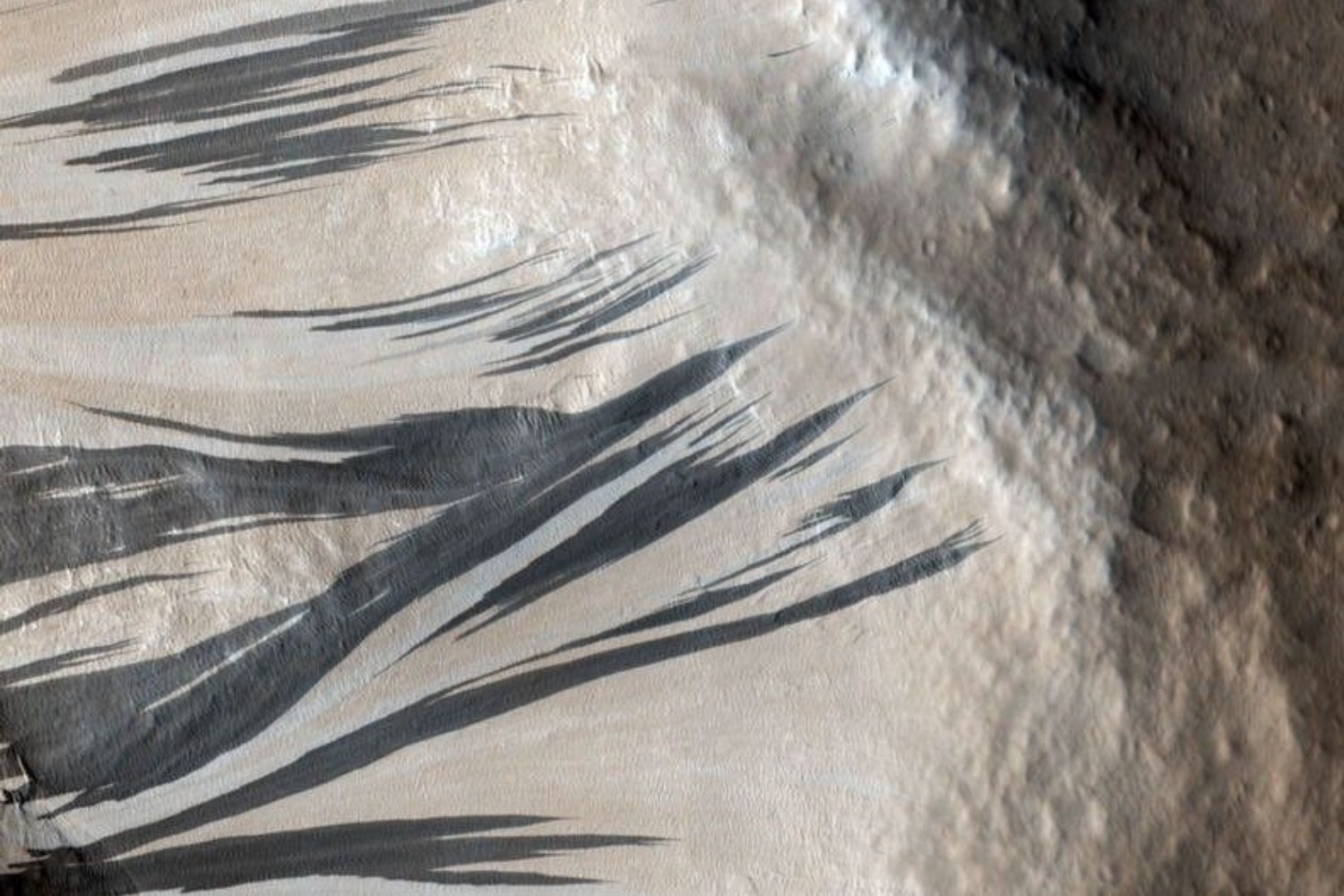 Water on Mars: Dark Streaks Reveal Surprising Facts