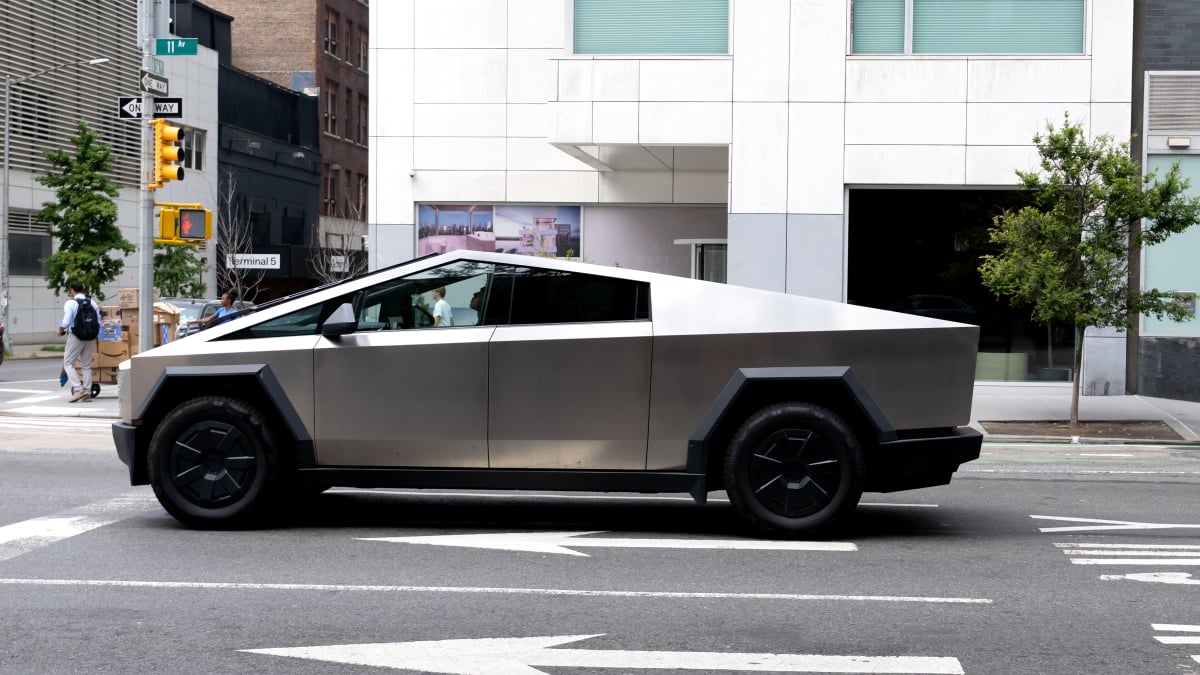 Tesla’s Cybertruck Chief and Key Executives Depart