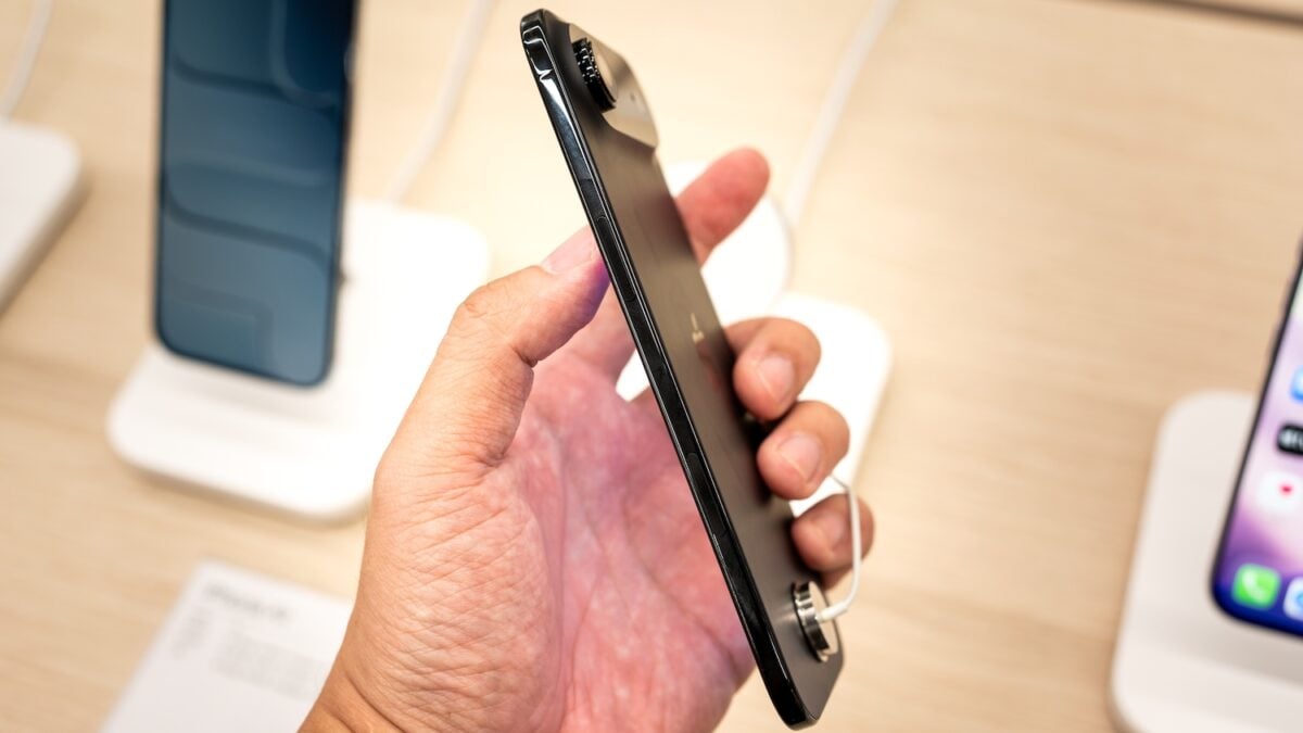 iPhone Air Designer Departs Apple, Report Reveals