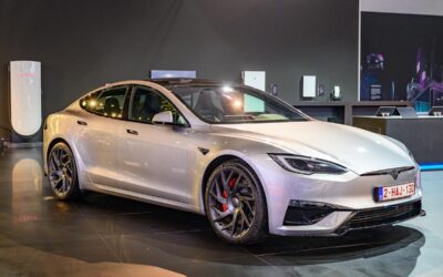 Tesla Shifts Focus from Model S and X to Robot Production