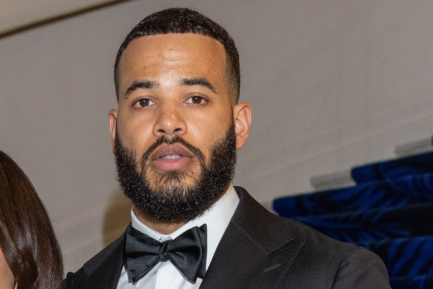 PDA With Mystery Woman Leaves Fans in a Frenzy