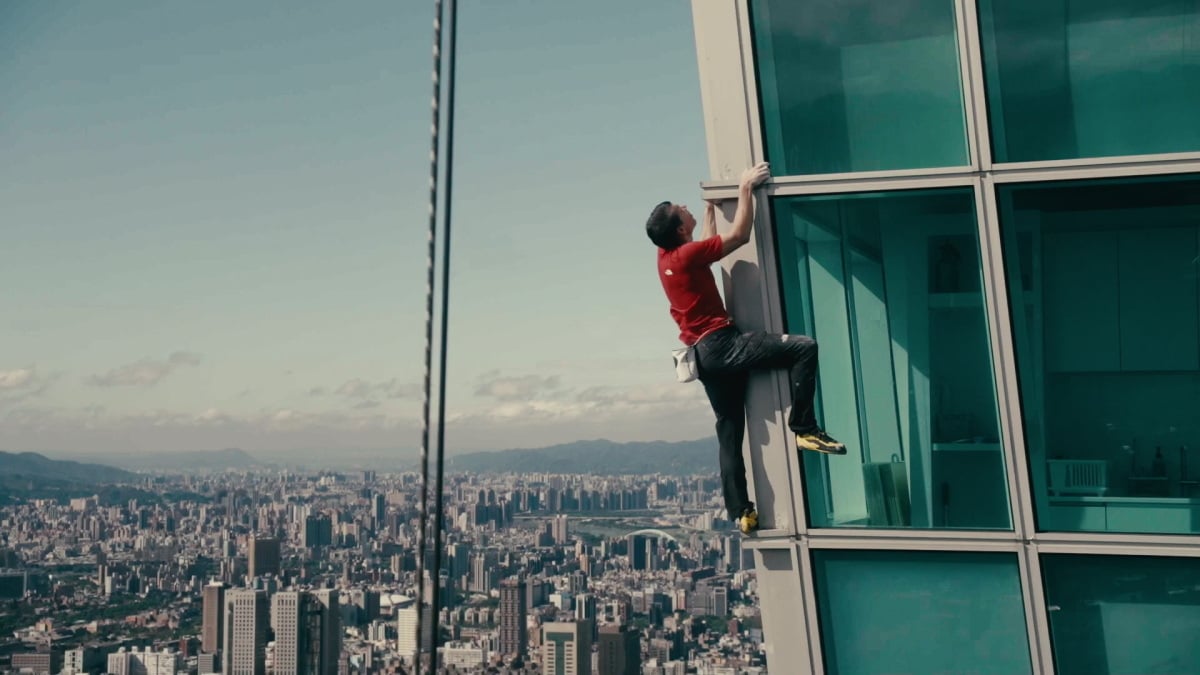 Alex Honnold Climbs Taipei 101, Social Media Reacts