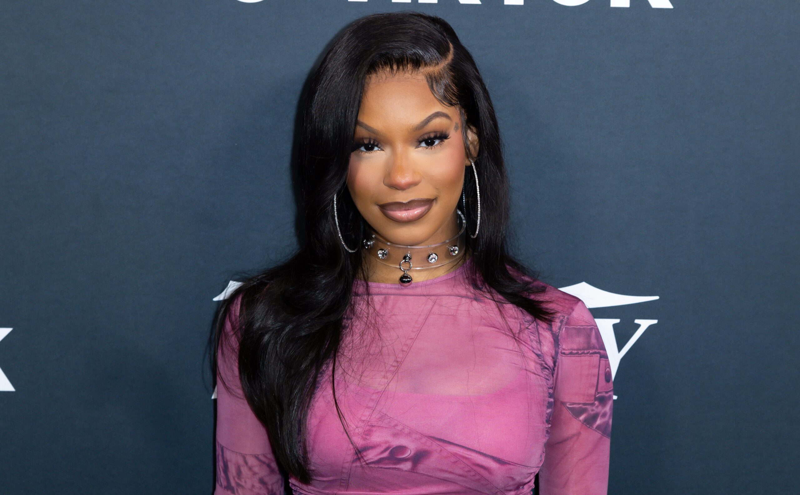 Emergency Surgery for Cyst Forces Monaleo to Cancel Shows