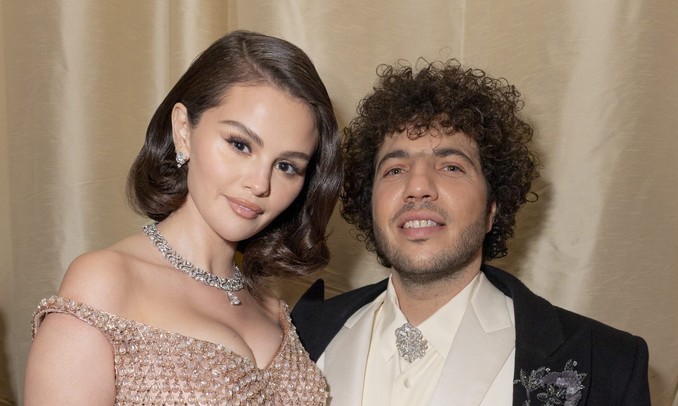 Selena Gomez’s Foot Kiss to Benny Blanco Sparks Reactions