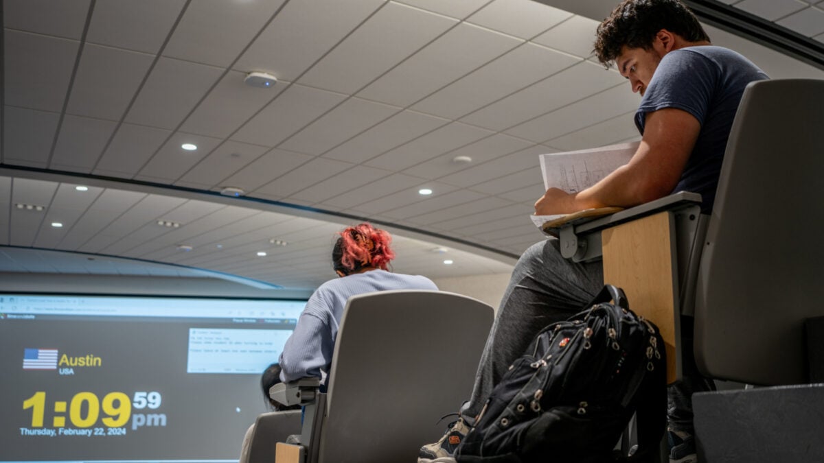 AI Boosts Grades While Students Learn Less, Study Reveals