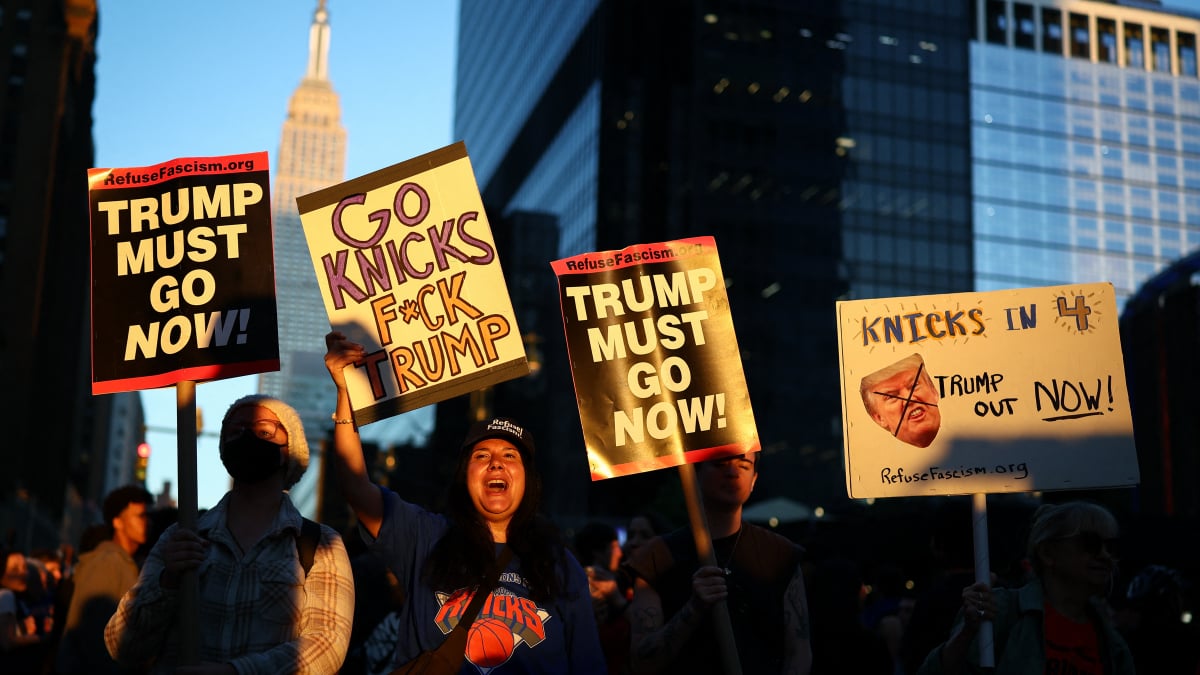 Trump booed during Knicks loss at Madison Square Garden