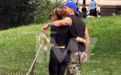 Ariana Grande and Ricky Alvarez Stroll Cozy in Central Park