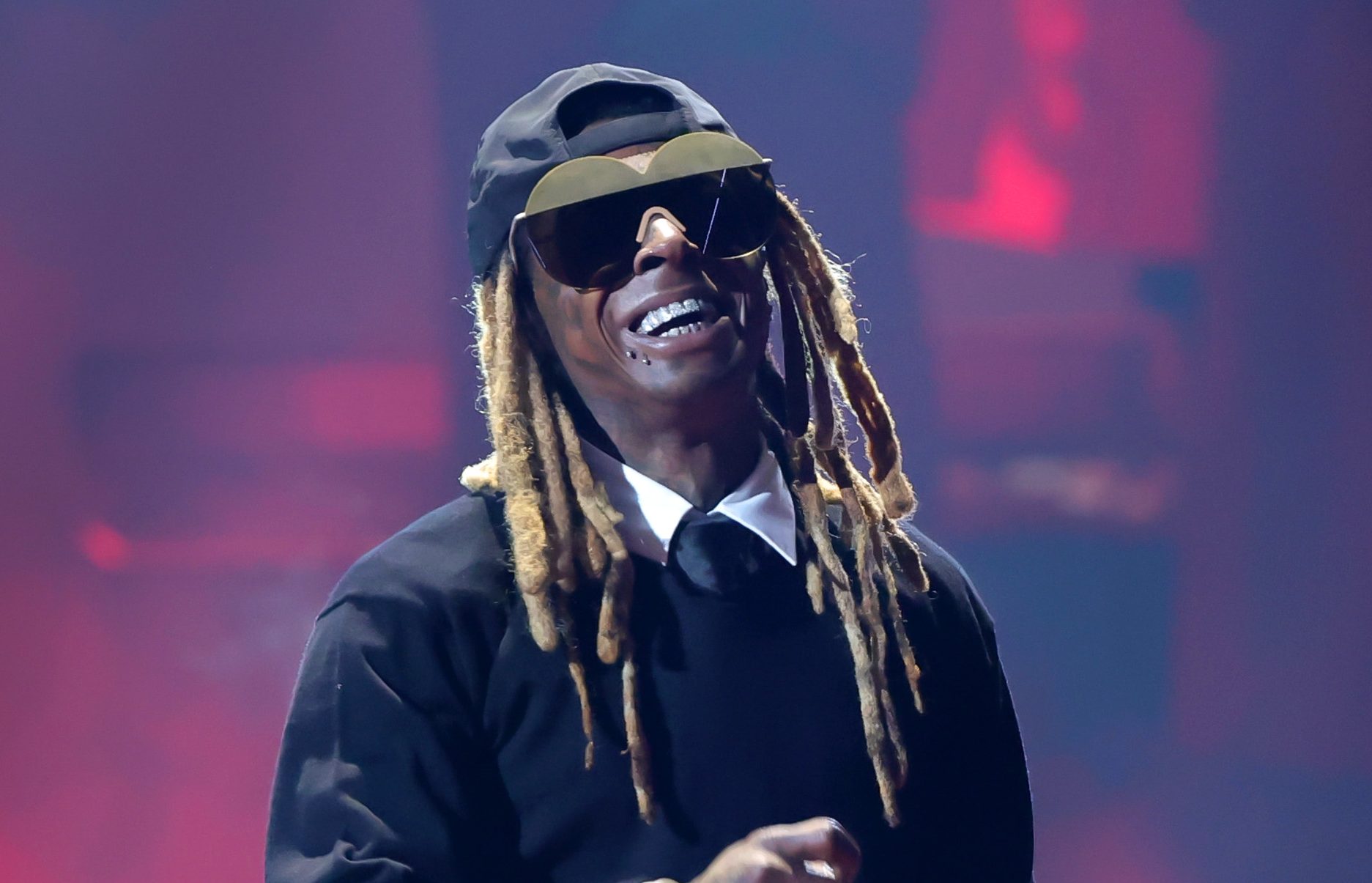 Lil Wayne Flexes Abs at Concert, Sets the Internet Ablaze