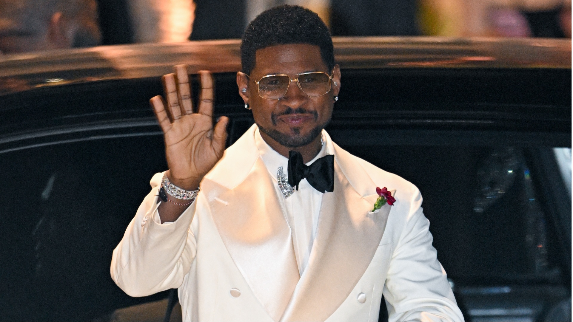 Fan’s “Pretty Privilege” Remarks: Usher Responds After Boot