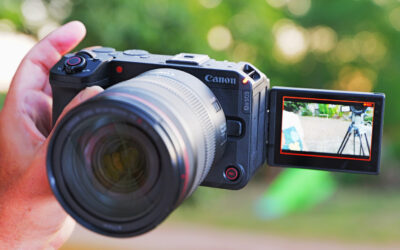 Pro Vlogging Camera Available at Mirrorless Price