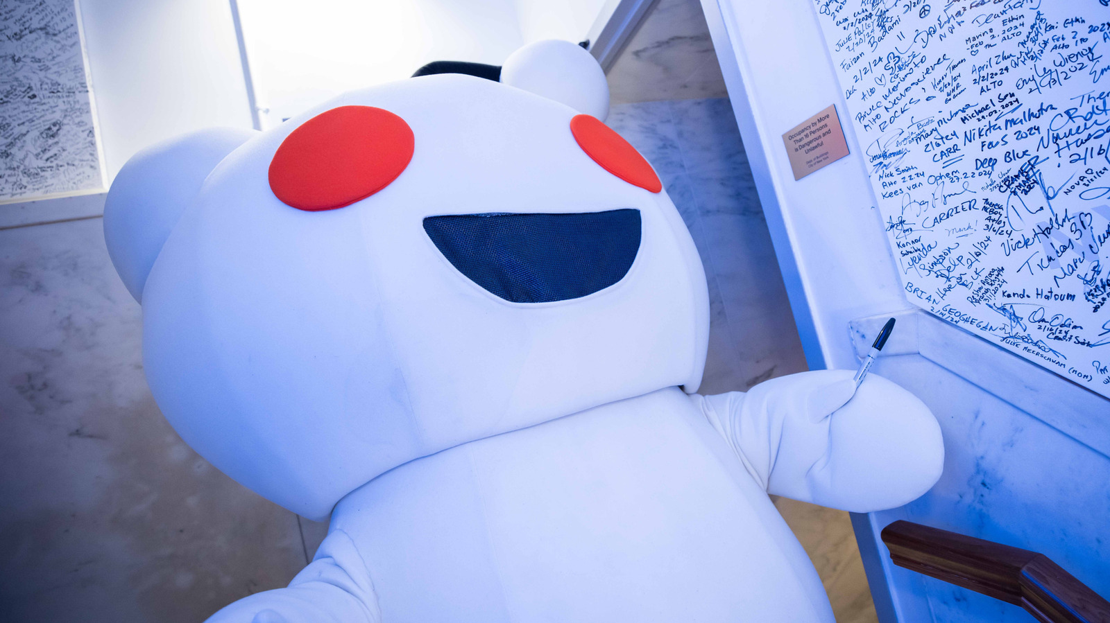 Google’s AI Overviews Frustrate Reddit’s CEO