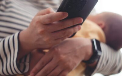 Parents’ Phone Use Linked to Kids’ Future Attachment Issues