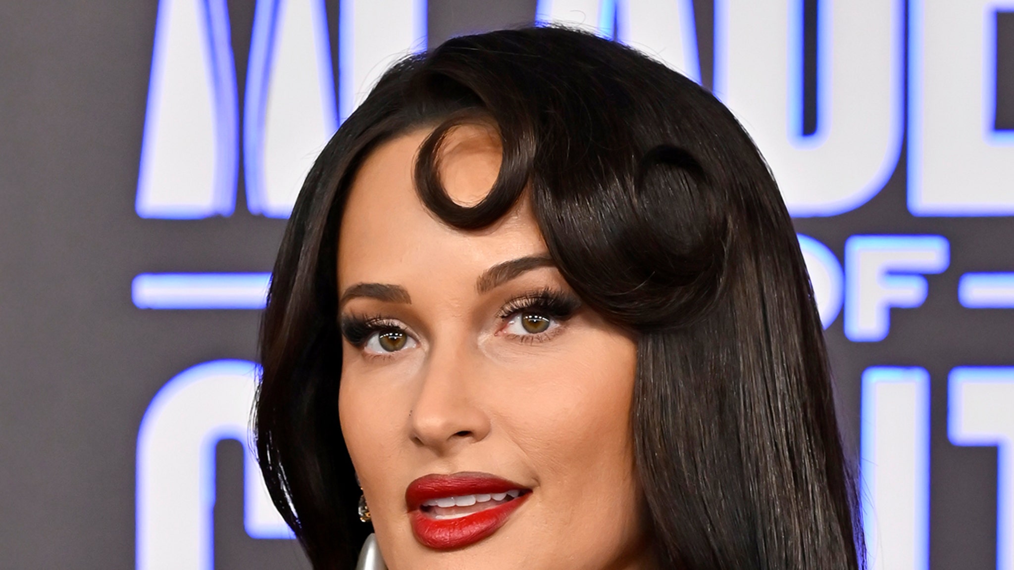 Disco Balls: Kacey Musgraves Opens Tour with Stunning Performance Disco Balls: Kacey Musgraves Opens Tour with Stunning Performance