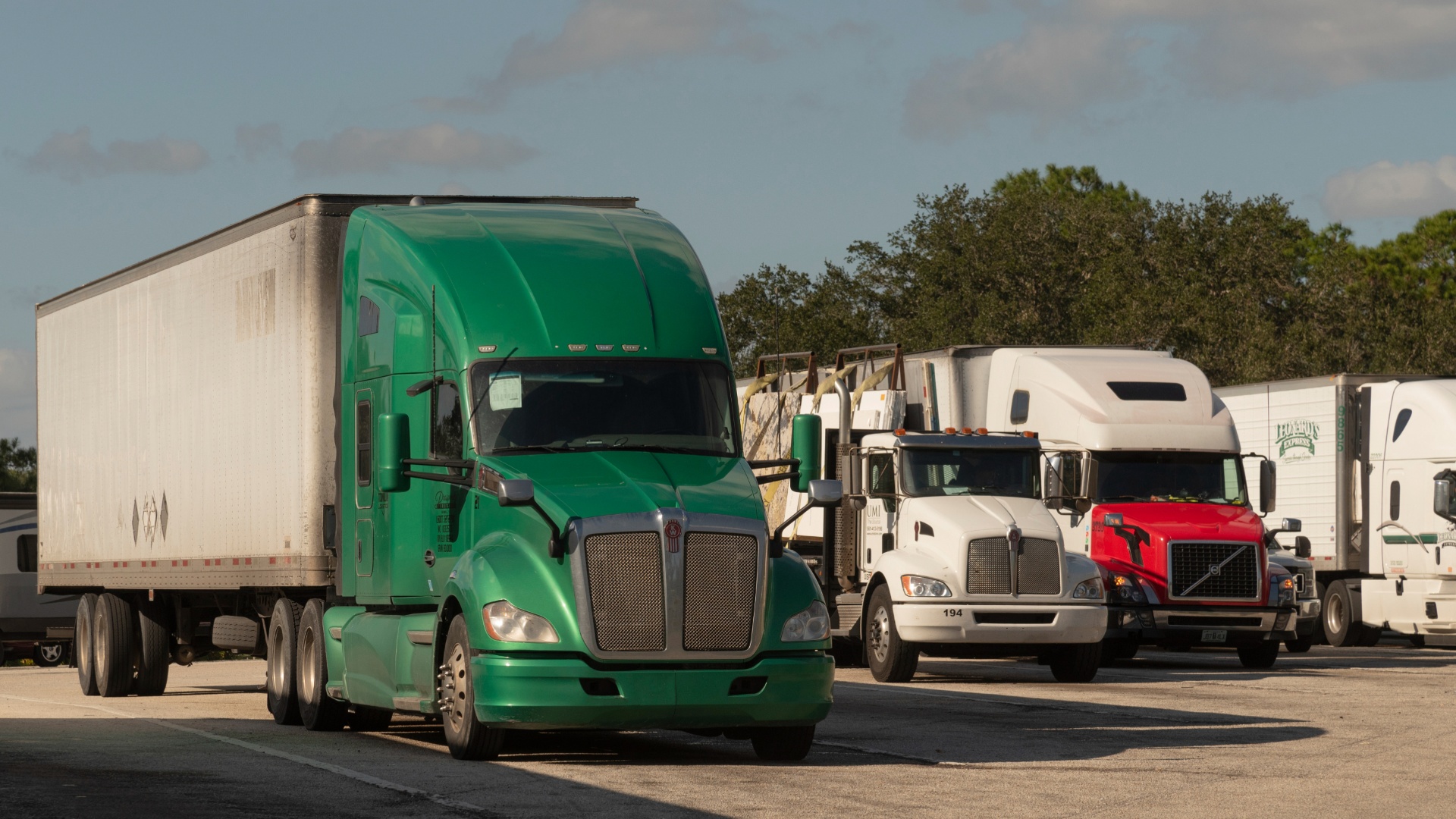 Siblings Held Captive in Semi-Truck by Florida Couple Arrested Siblings Held Captive in Semi-Truck by Florida Couple Arrested
