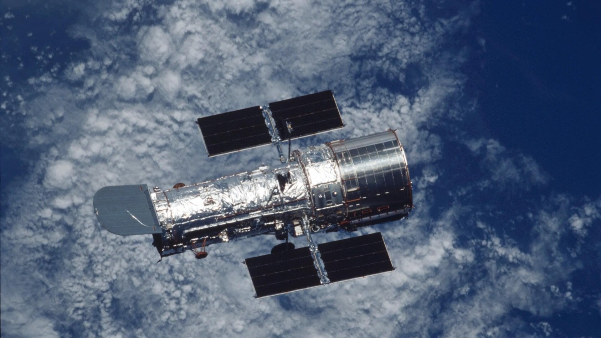 Commercial Space Industry Urged to Rescue Hubble Telescope Commercial Space Industry Urged to Rescue Hubble Telescope