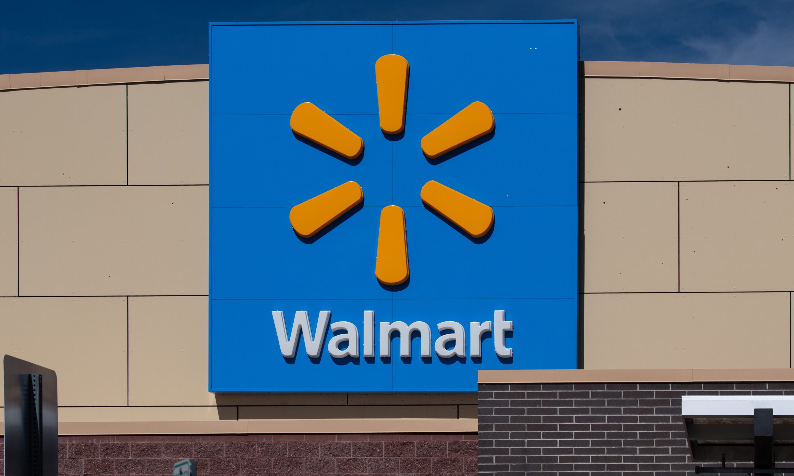 Walmart Potluck in Tennessee Sends 19 to Hospital