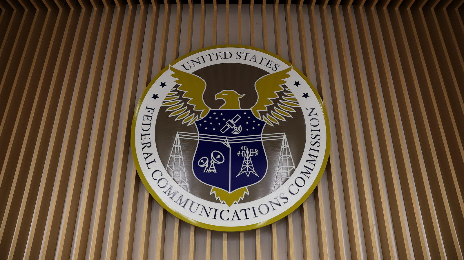 Mid-Band Spectrum Auction: FCC’s Plan for 800MHz Drones